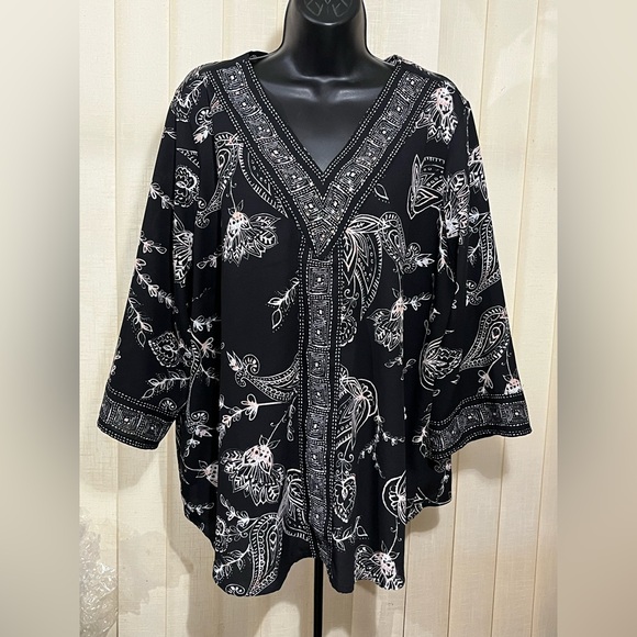 Belle by Kim Gravel Tops - Belle by Kim Gravel Black Paisley V-Neck Tunic SZ 1X Like New!